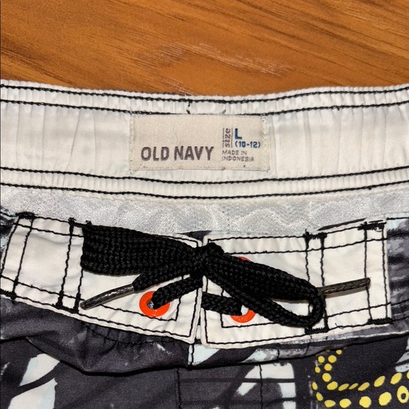 Old Navy Boys Mesh Lined ‘Skull’ Graphic Board Short Sz L (10-12) - Picture 7 of 8